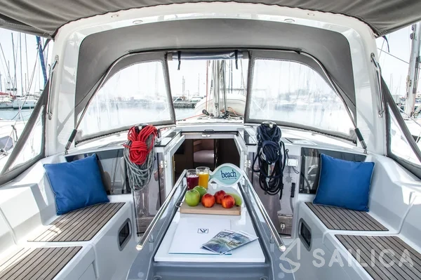 Oceanis 41.1 - Yacht Charter Sailica