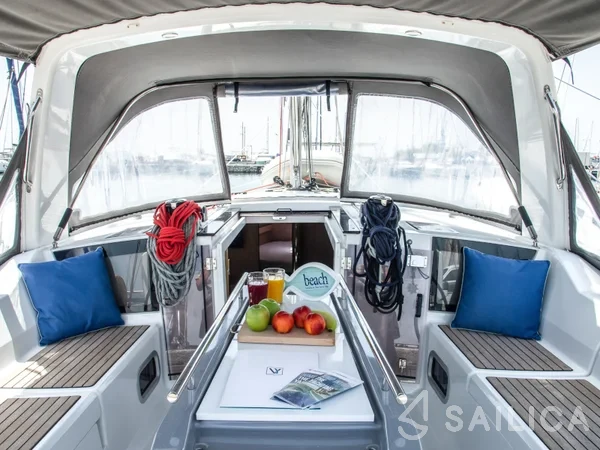 Oceanis 41.1 - Yacht Charter Sailica