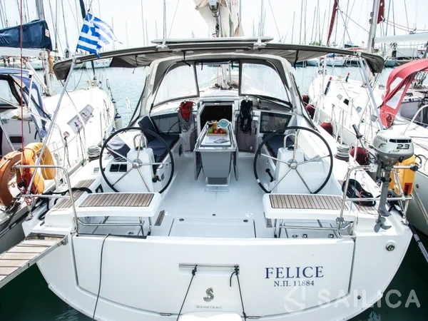 Oceanis 41.1 - Yacht Charter Sailica