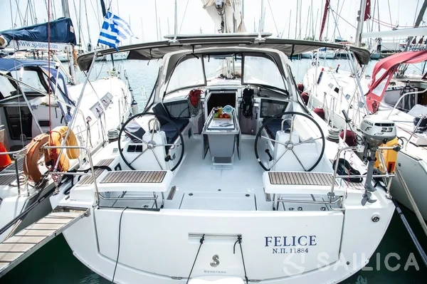 Oceanis 41.1 - Yacht Charter Sailica