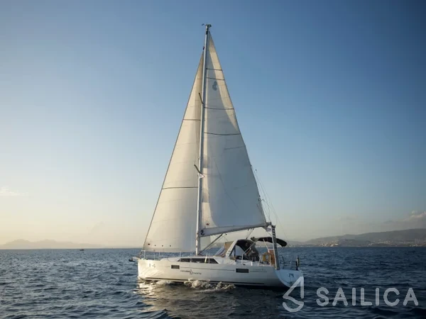 Oceanis 41.1 - Yacht Charter Sailica