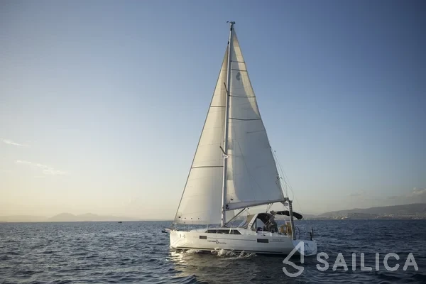 Oceanis 41.1 - Yacht Charter Sailica