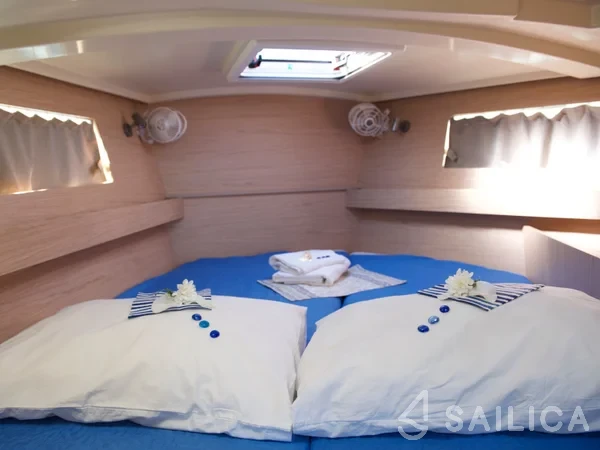 Oceanis 41.1 - Yacht Charter Sailica