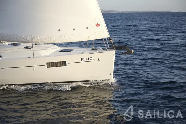 Oceanis 41.1 - Yacht Charter Sailica