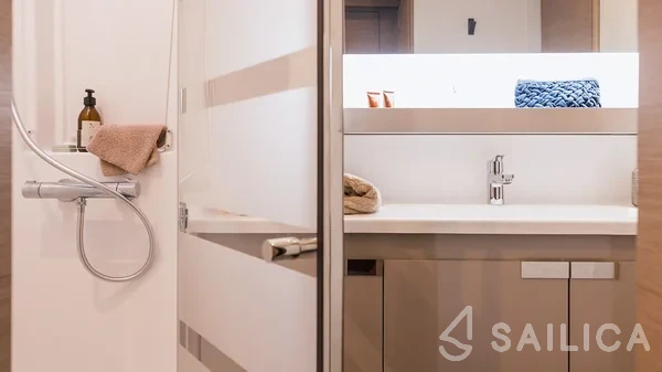 Aura 51 - Yacht Charter Sailica