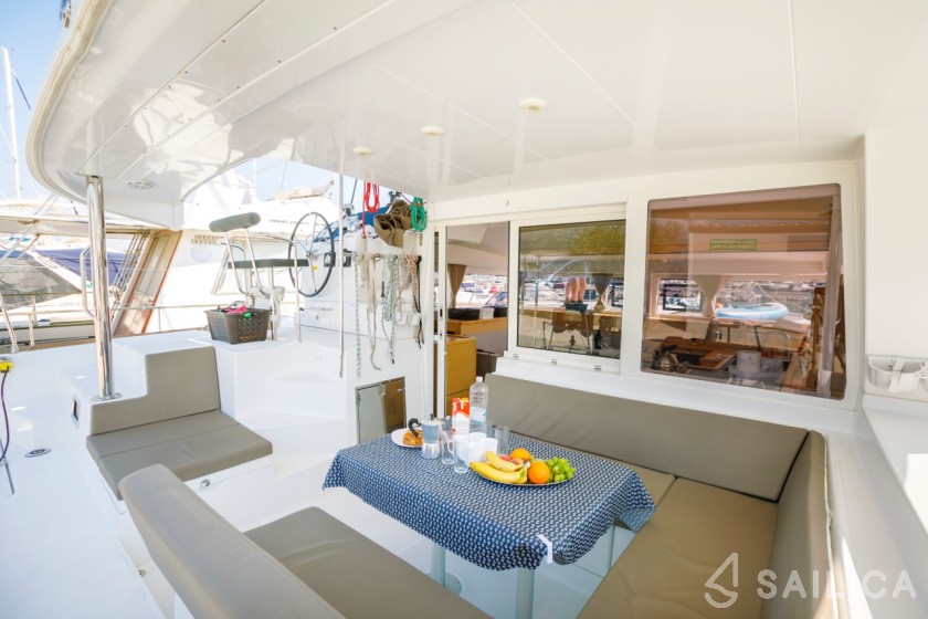 Lagoon 400 S2 - Yacht Charter Sailica