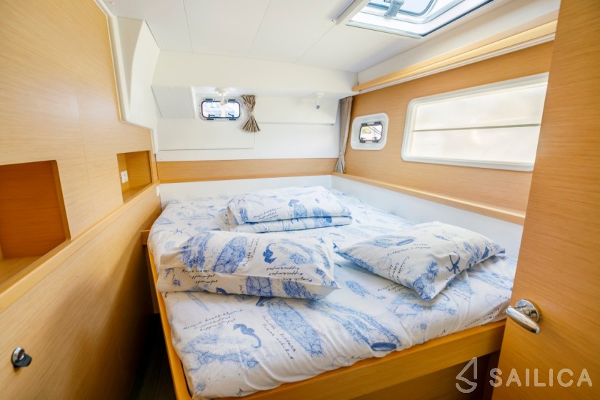 Lagoon 400 S2 - Yacht Charter Sailica