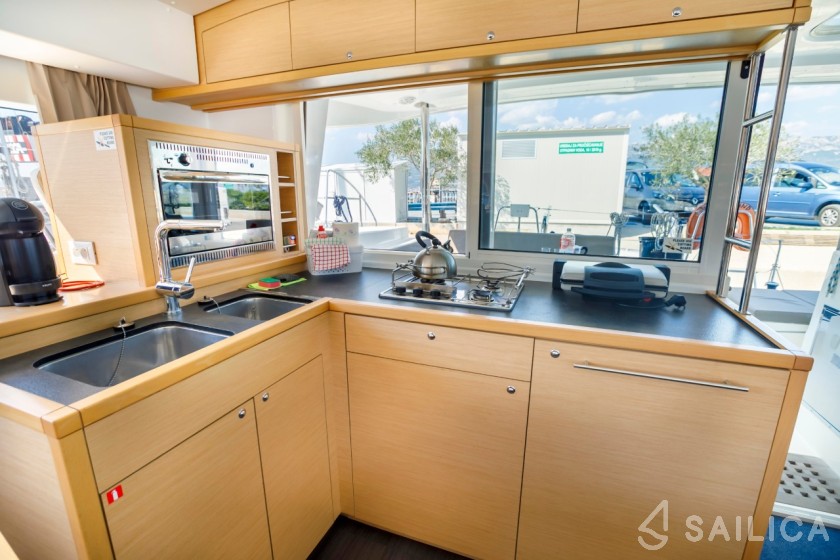 Lagoon 400 S2 - Yacht Charter Sailica