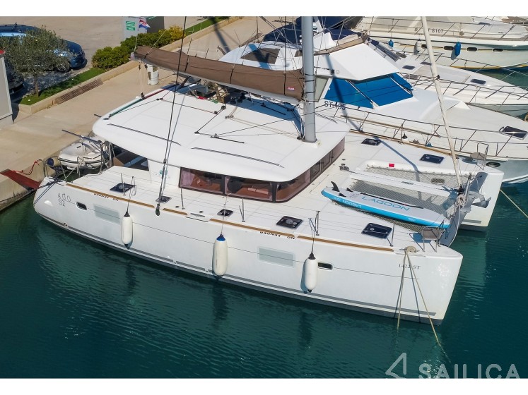 Lagoon 400 S2 - Yacht Charter Sailica