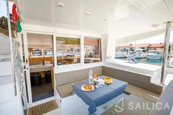 Lagoon 400 S2 - Yacht Charter Sailica