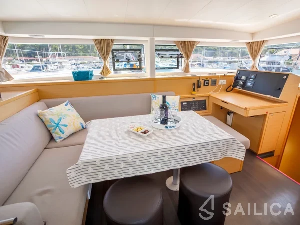 Lagoon 400 S2 - Yacht Charter Sailica