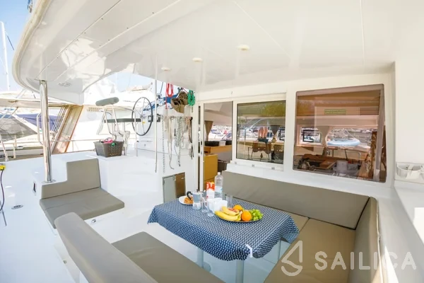 Lagoon 400 S2 - Yacht Charter Sailica