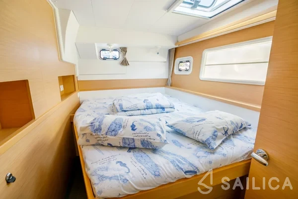 Lagoon 400 S2 - Yacht Charter Sailica