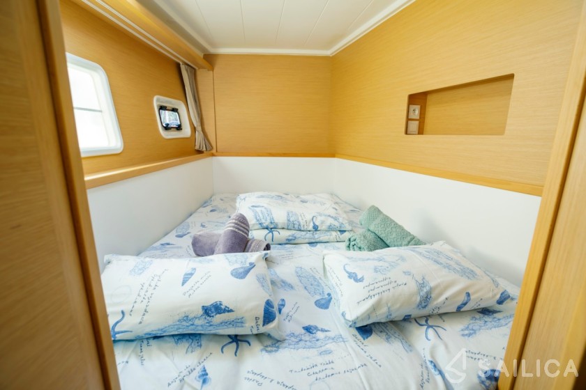 Lagoon 400 S2 - Yacht Charter Sailica