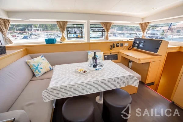Lagoon 400 S2 - Yacht Charter Sailica