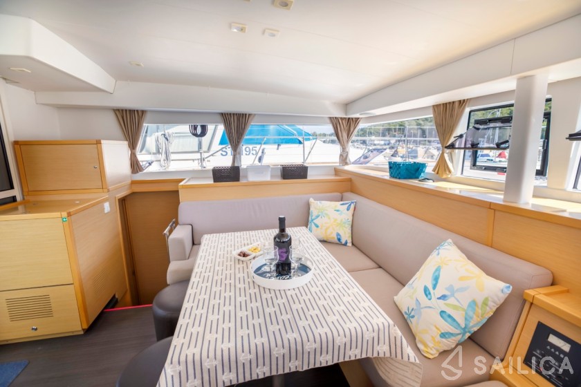 Lagoon 400 S2 - Yacht Charter Sailica