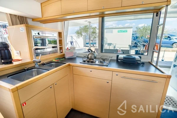 Lagoon 400 S2 - Yacht Charter Sailica
