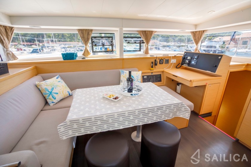 Lagoon 400 S2 - Yacht Charter Sailica