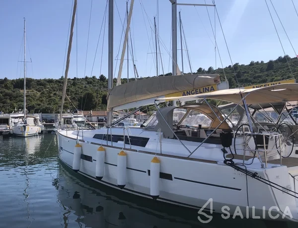 Dufour 460 GL - Yacht Charter Sailica