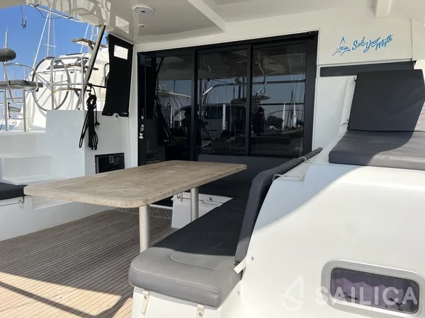 Lagoon 42 - Yacht Charter Sailica