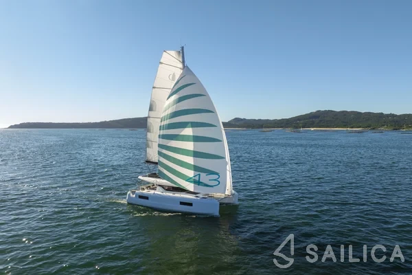 Lagoon 43 Power - Yacht Charter Sailica