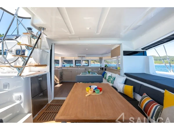 Lagoon 43 Power - Yacht Charter Sailica