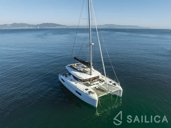 Lagoon 43 Power - Yacht Charter Sailica