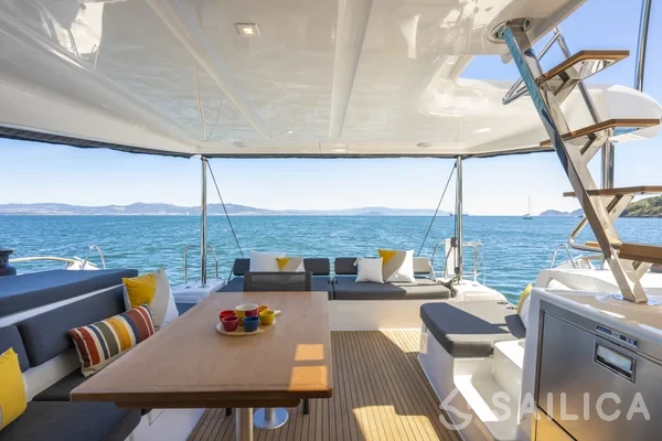 Lagoon 43 Power - Yacht Charter Sailica