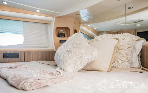 Pershing 50 - Yacht Charter Sailica