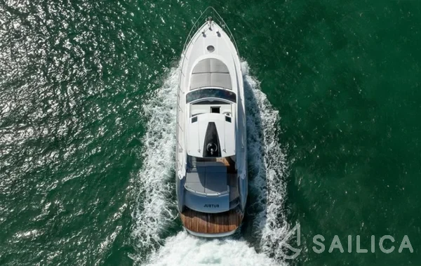 Pershing 50 - Yacht Charter Sailica