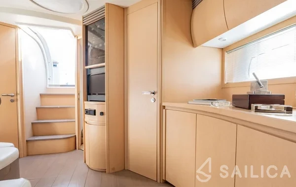 Pershing 50 - Yacht Charter Sailica