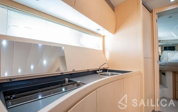 Pershing 50 - Yacht Charter Sailica