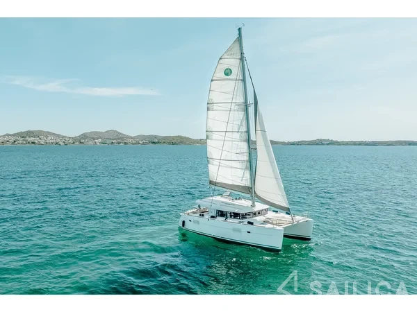 Lagoon 400 S2 - Yacht Charter Sailica
