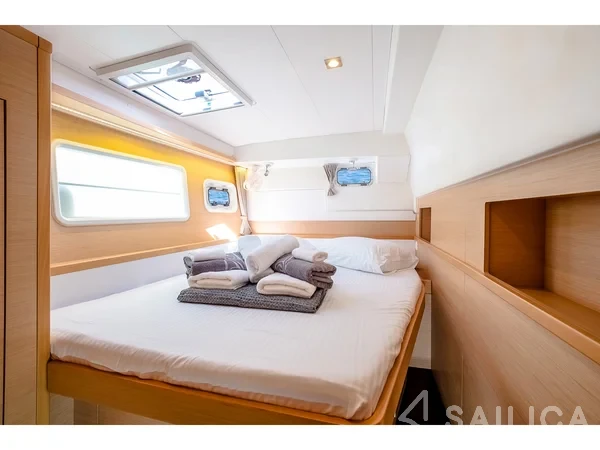Lagoon 400 S2 - Yacht Charter Sailica