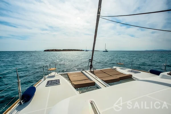 Lagoon 400 S2 - Yacht Charter Sailica