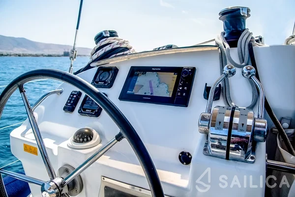 Lagoon 400 S2 - Yacht Charter Sailica