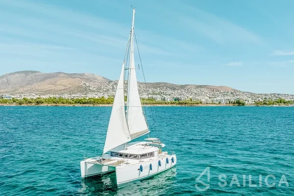 Lagoon 400 S2 - Yacht Charter Sailica
