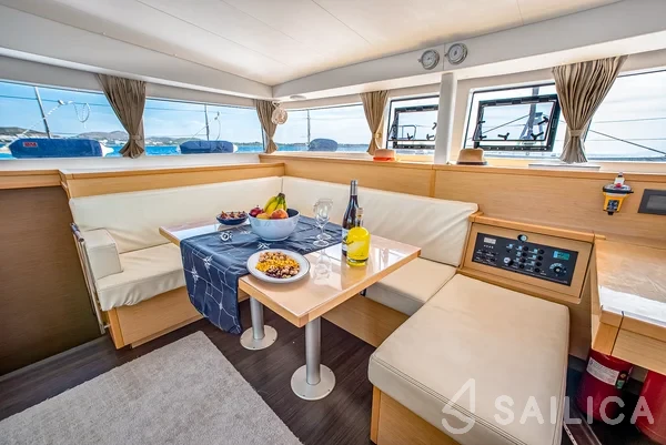 Lagoon 400 S2 - Yacht Charter Sailica