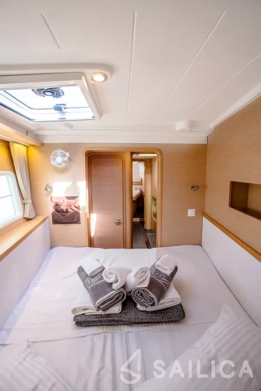 Lagoon 400 S2 - Yacht Charter Sailica