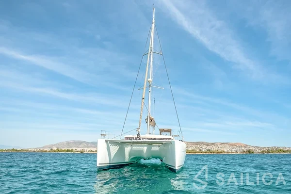 Lagoon 400 S2 - Yacht Charter Sailica