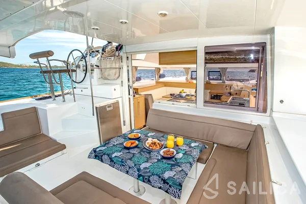 Lagoon 400 S2 - Yacht Charter Sailica