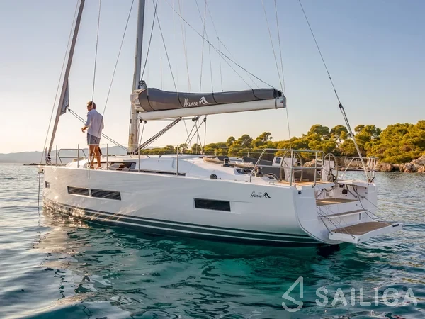 Hanse 410 - Yacht Charter Sailica