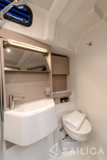 Oceanis 51.1 - Yacht Charter Sailica