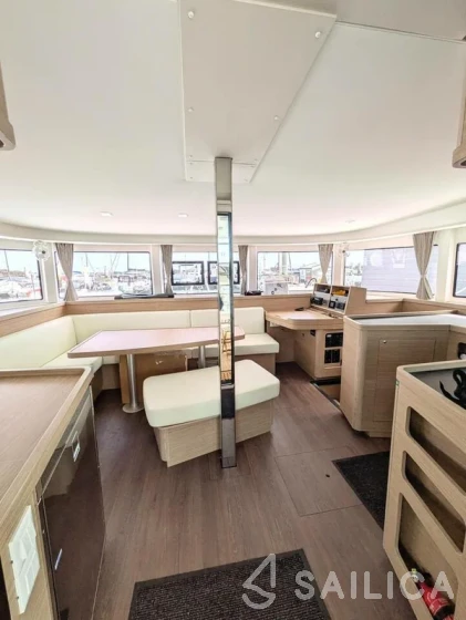 Lagoon 42 - Yacht Charter Sailica