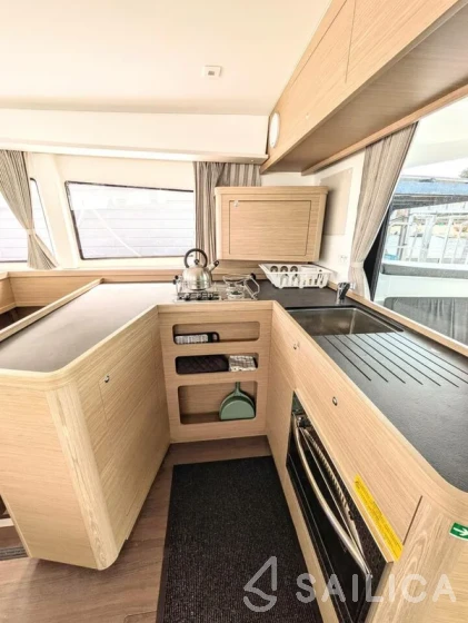 Lagoon 42 - Yacht Charter Sailica