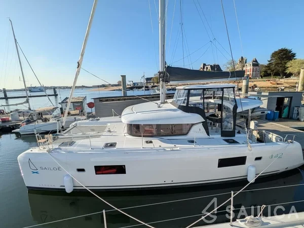 Lagoon 42 - Yacht Charter Sailica