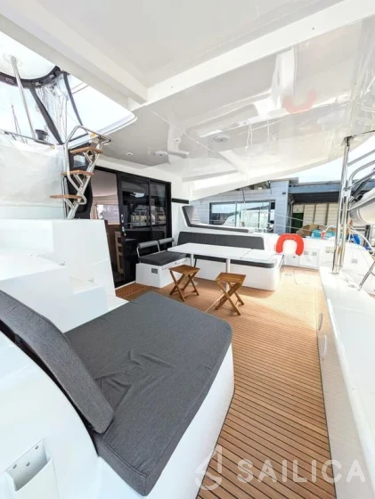 Lagoon 42 - Yacht Charter Sailica