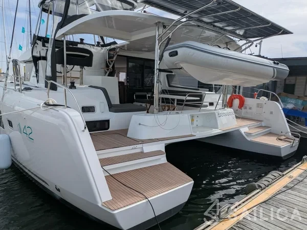 Lagoon 42 - Yacht Charter Sailica