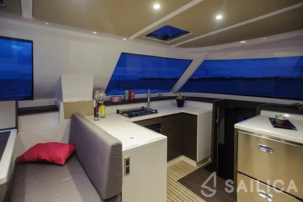 Nautitech 40 open NEW - 4 + 2 cab. - Yacht Charter Sailica