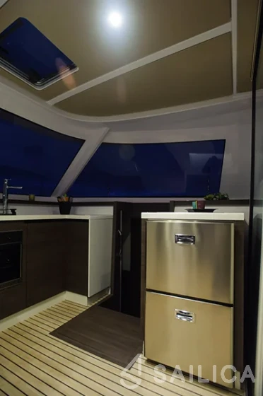 Nautitech 40 open NEW - 4 + 2 cab. - Yacht Charter Sailica
